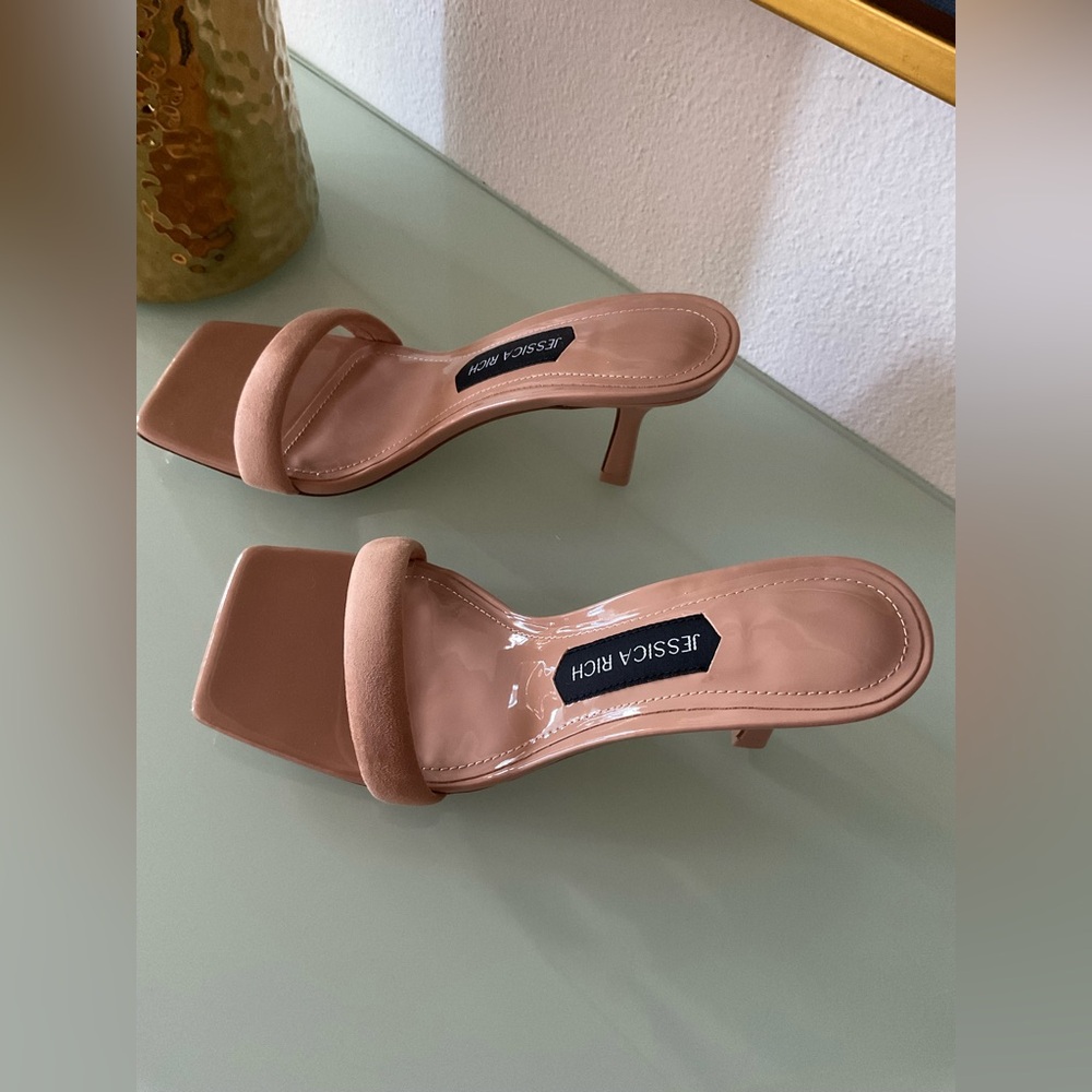 NWT- Jessica Rich Tan Heels